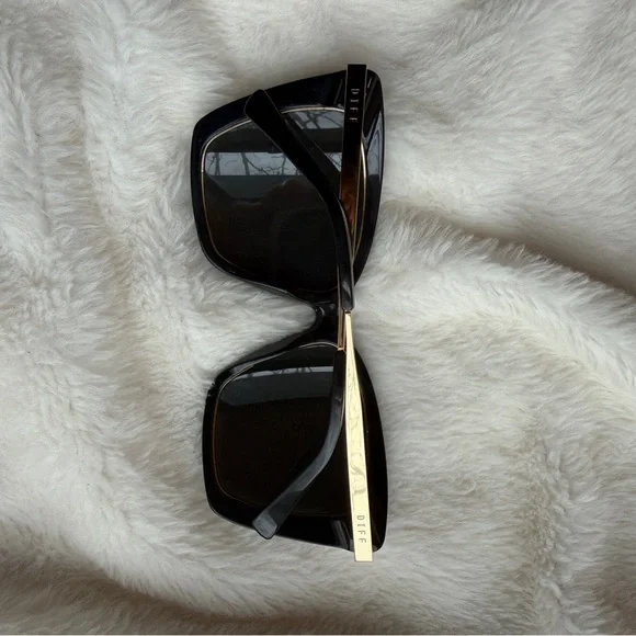 DIFF Becky IV Polarized Black Sunglasses - Picture 2 of 5